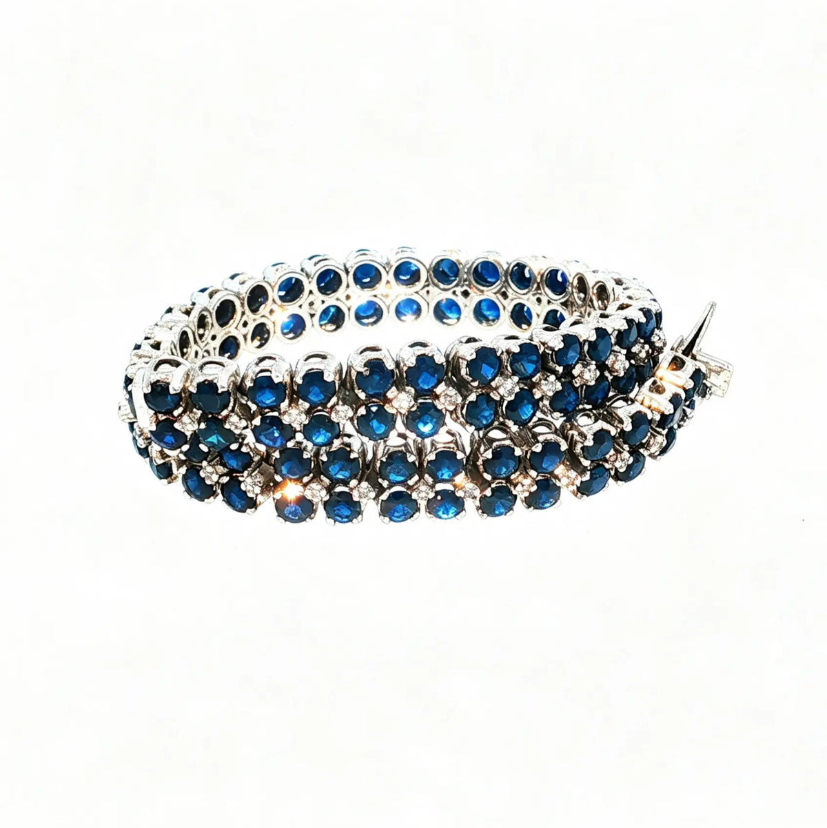 Doppelreihiges Tennisarmband mit Saphiren und Diamanten in 18kt Weißgold