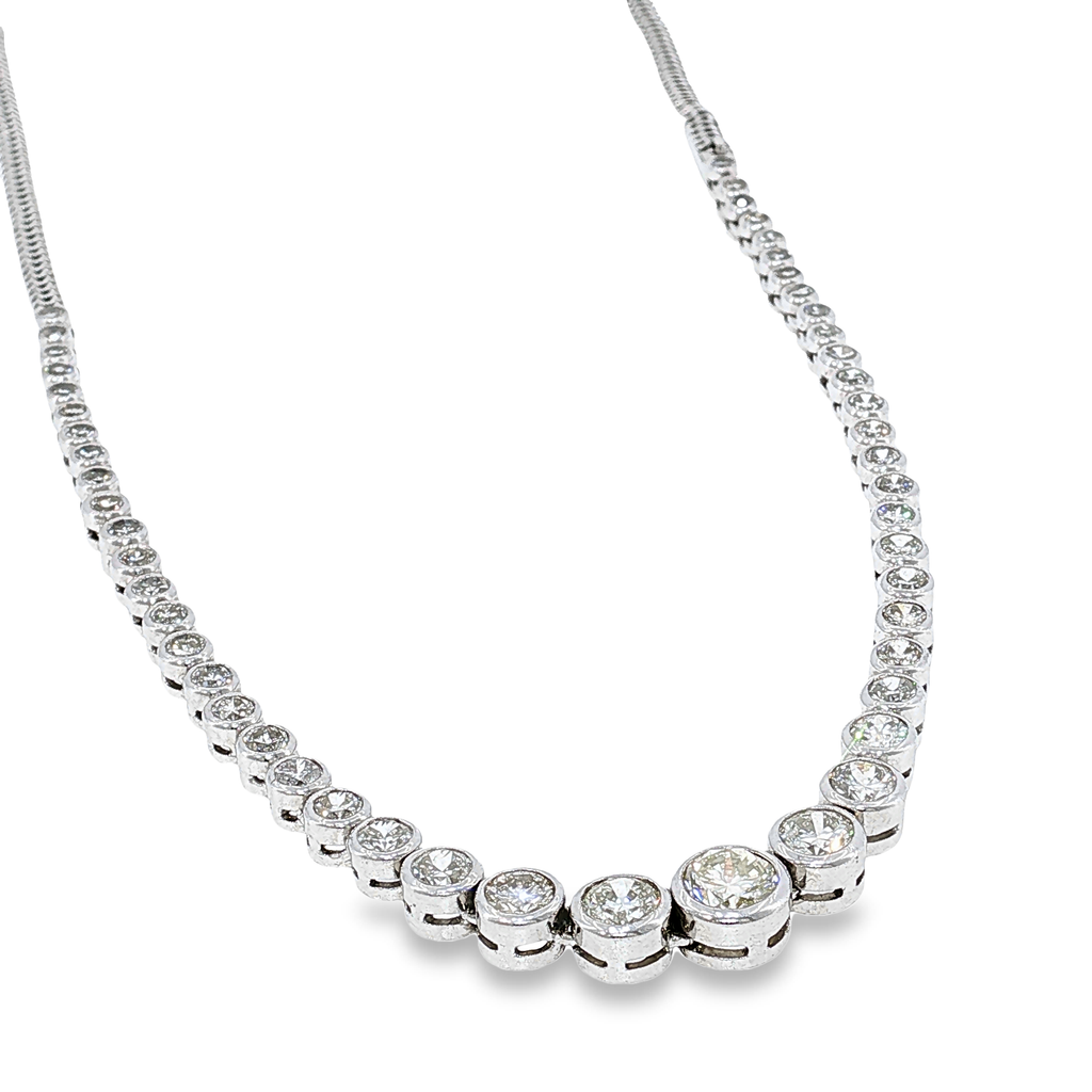 Diamant-Collier im Verlauf aus Weißgold