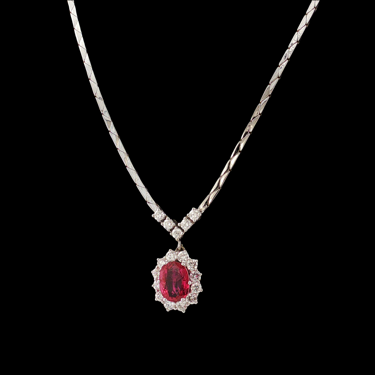 14k Weißgold Collier mit Rubin und Diamant-Halo