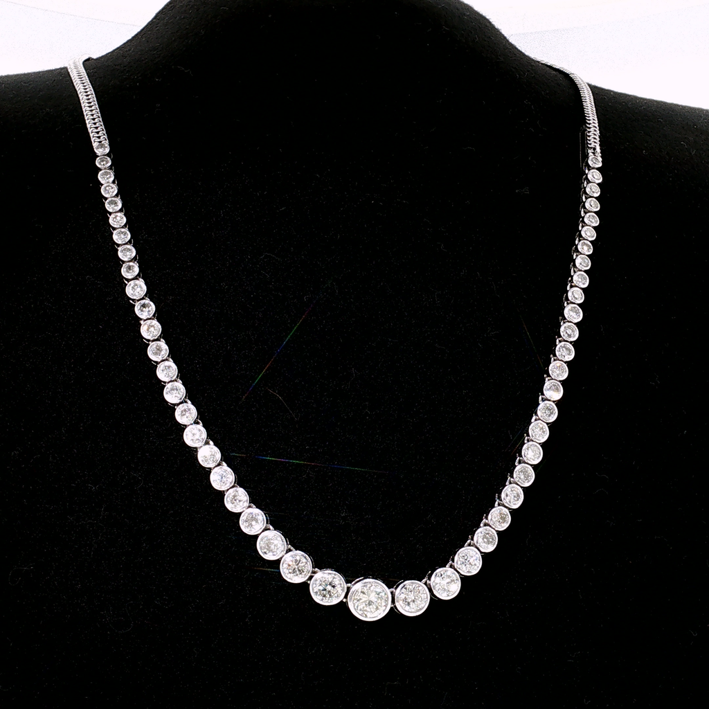 Diamant-Collier im Verlauf aus Weißgold